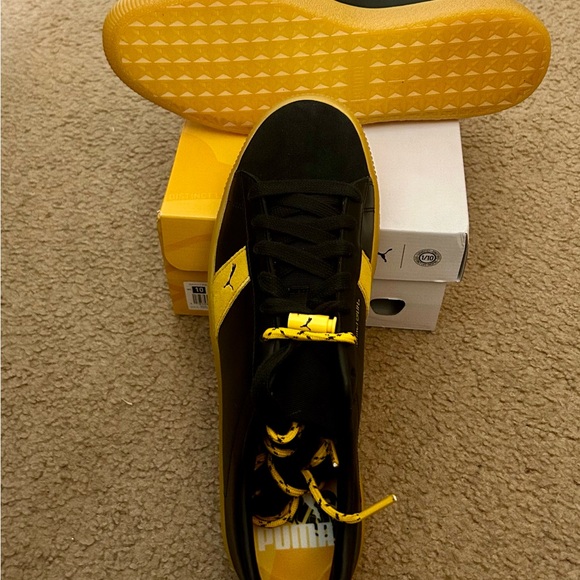 A brand new never before worn sporty stylish pair of Puma sneakers. - Picture 6 of 6